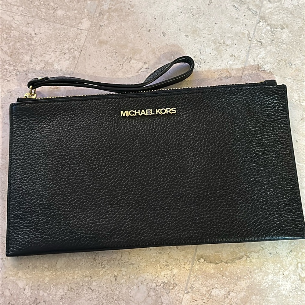 Michael Kors Large Jet Set Pebble Leather Wristlet